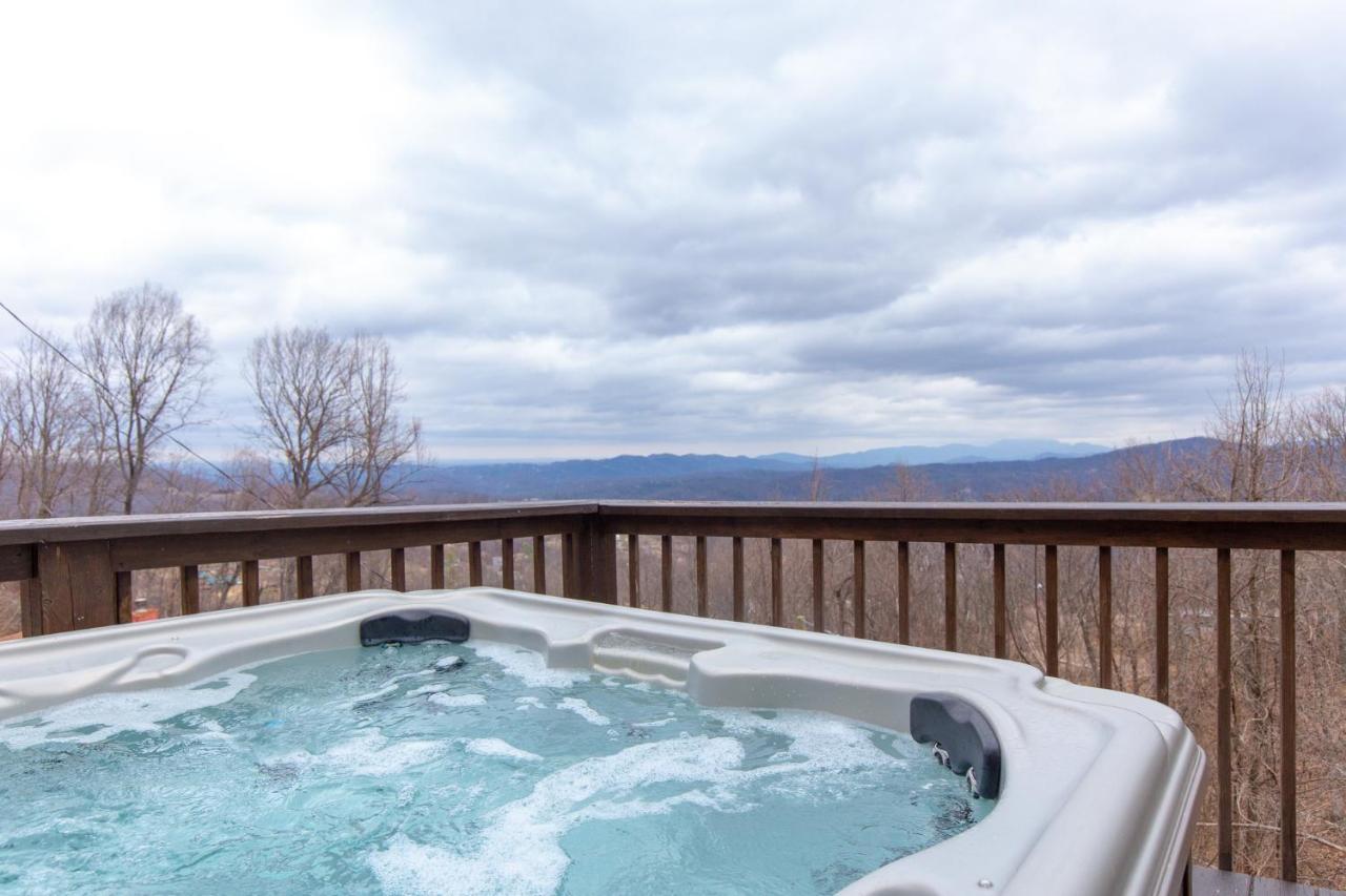 Kickback Kabin, 3 Bedrooms, Deck, Hot Tub, Pool Access, Sleeps 6 Gatlinburg Esterno foto