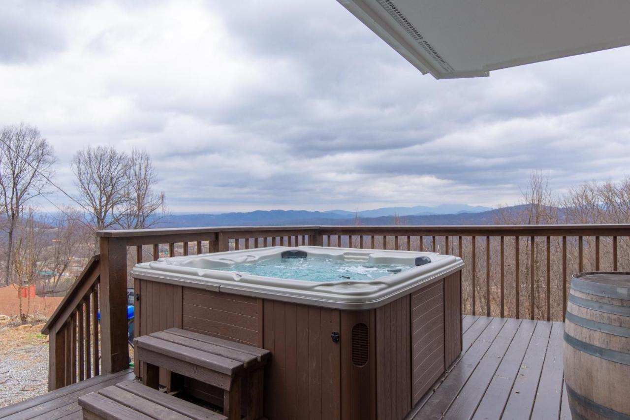 Kickback Kabin, 3 Bedrooms, Deck, Hot Tub, Pool Access, Sleeps 6 Gatlinburg Esterno foto