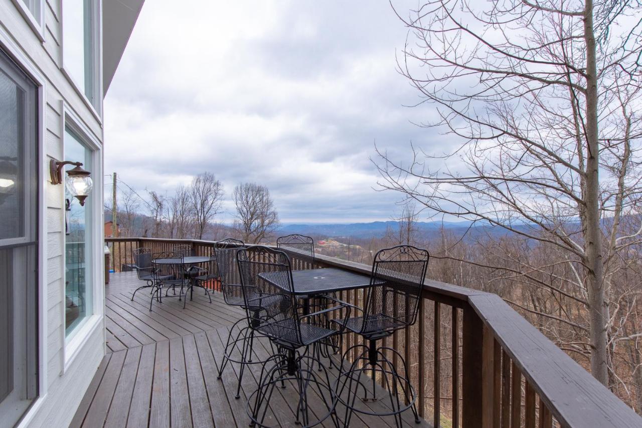 Kickback Kabin, 3 Bedrooms, Deck, Hot Tub, Pool Access, Sleeps 6 Gatlinburg Esterno foto